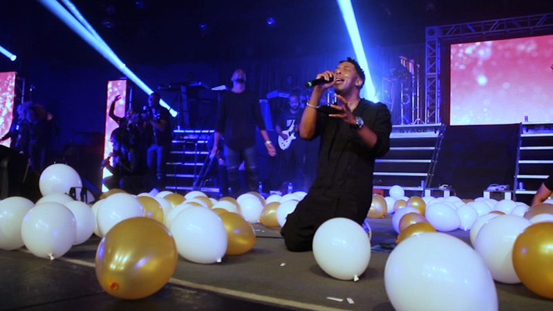 Video+Lyrics: A Billion People by Deitrick Haddon