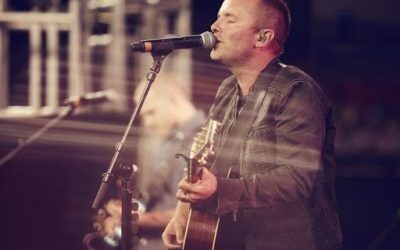 Video+Lyrics: I Lift My Hands by Chris Tomlin