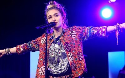 Video+Lyrics: Power To Redeem – Lauren Daigle